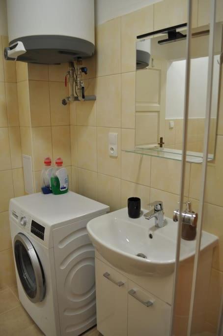 Apartment In Praha 3 Buitenkant foto