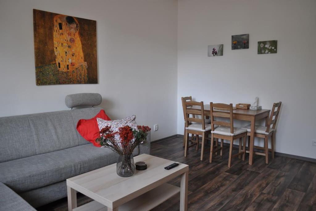 Apartment In Praha 3 Buitenkant foto